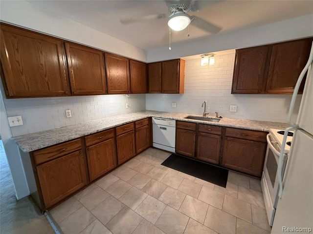 38505 Yarmouth Street, Clinton Township, MI 48038