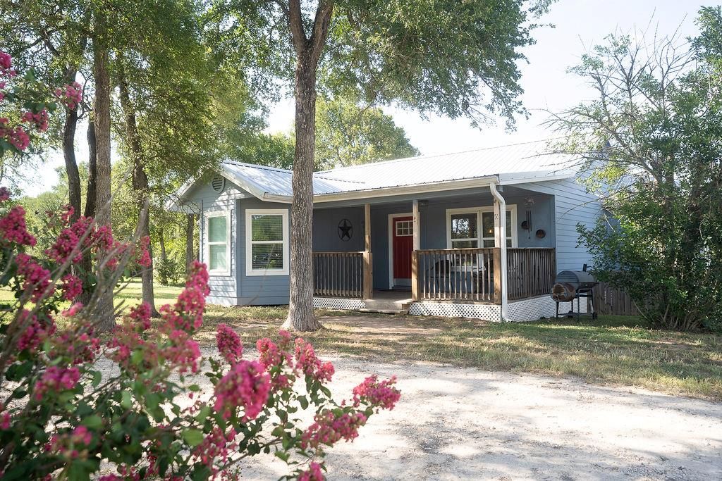 142 Moore LN, Elgin, TX 78621
