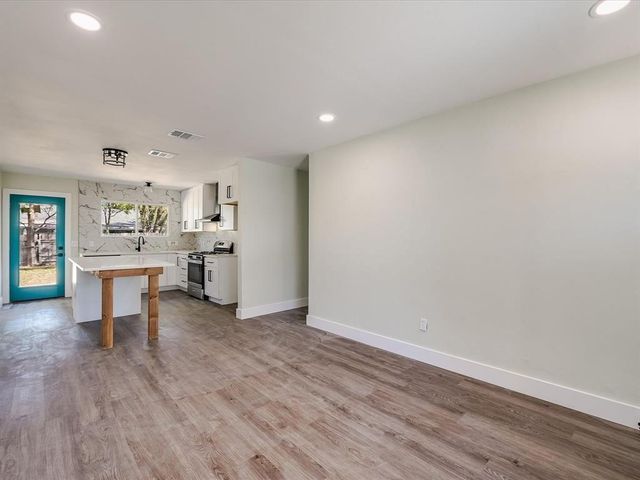 7004 Craybrough CIR, Austin, TX 78724