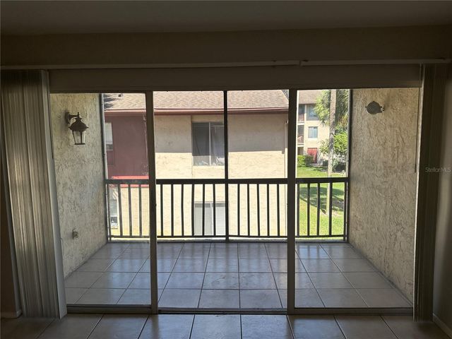 8602 CHAMPLAIN COURT 88, Tampa, FL 33614