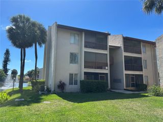 8602 CHAMPLAIN COURT 88, Tampa, FL 33614