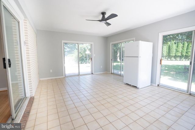 7005 BEACHMONT DR, Sykesville, MD 21784