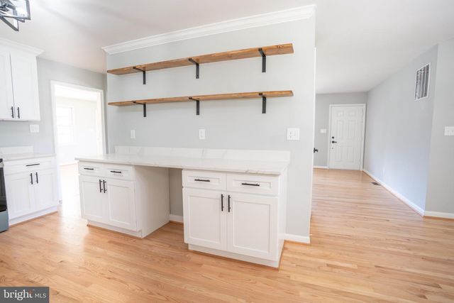 7005 BEACHMONT DR, Sykesville, MD 21784