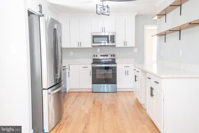 7005 BEACHMONT DR, Sykesville, MD 21784