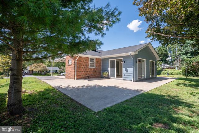 7005 BEACHMONT DR, Sykesville, MD 21784