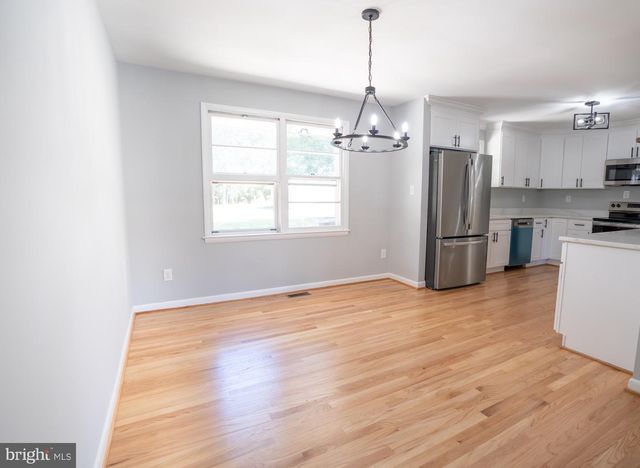 7005 BEACHMONT DR, Sykesville, MD 21784