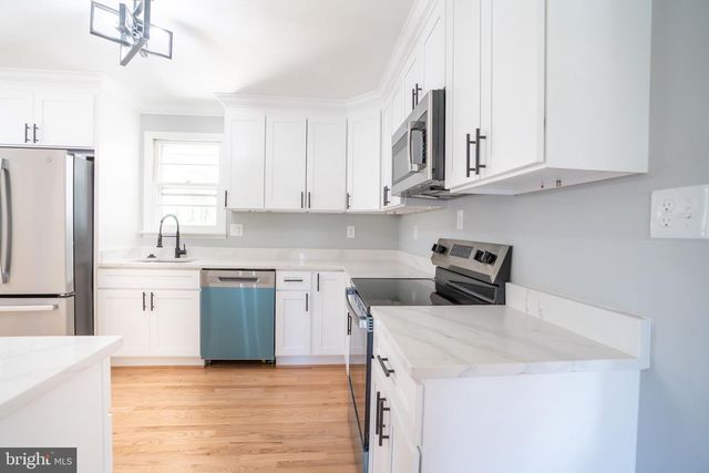 7005 BEACHMONT DR, Sykesville, MD 21784