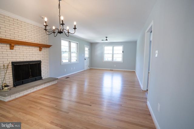 7005 BEACHMONT DR, Sykesville, MD 21784