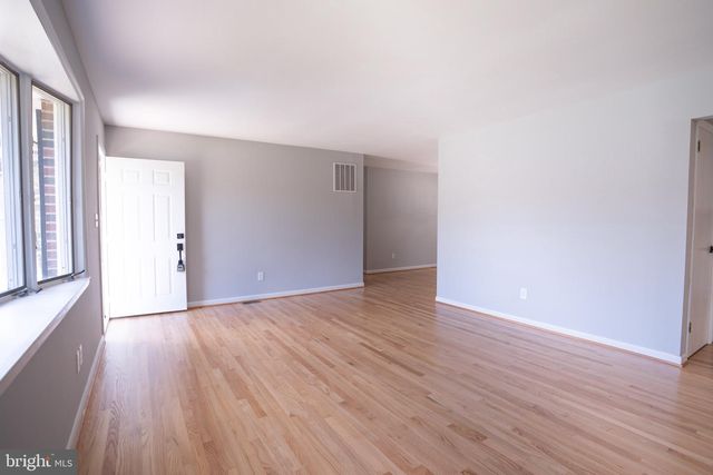 7005 BEACHMONT DR, Sykesville, MD 21784
