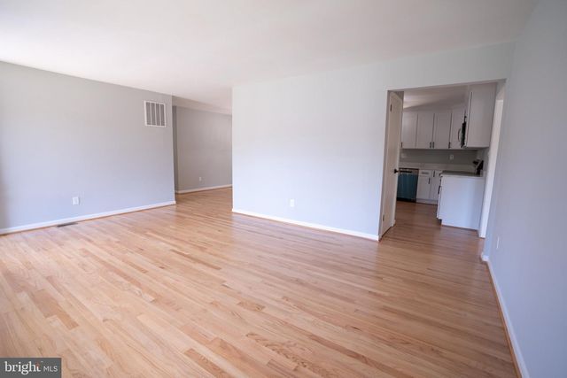 7005 BEACHMONT DR, Sykesville, MD 21784