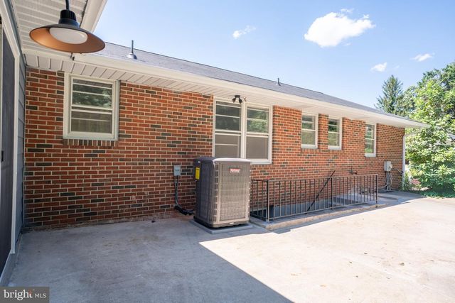 7005 BEACHMONT DR, Sykesville, MD 21784