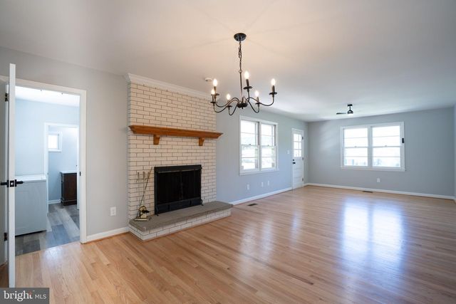 7005 BEACHMONT DR, Sykesville, MD 21784