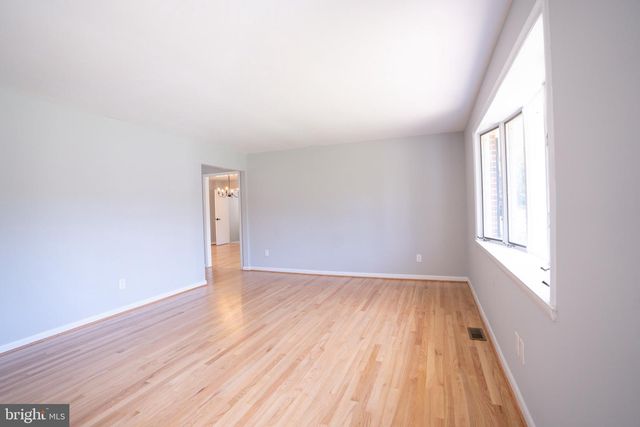 7005 BEACHMONT DR, Sykesville, MD 21784