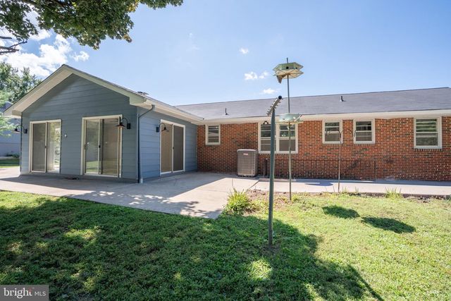 7005 BEACHMONT DR, Sykesville, MD 21784
