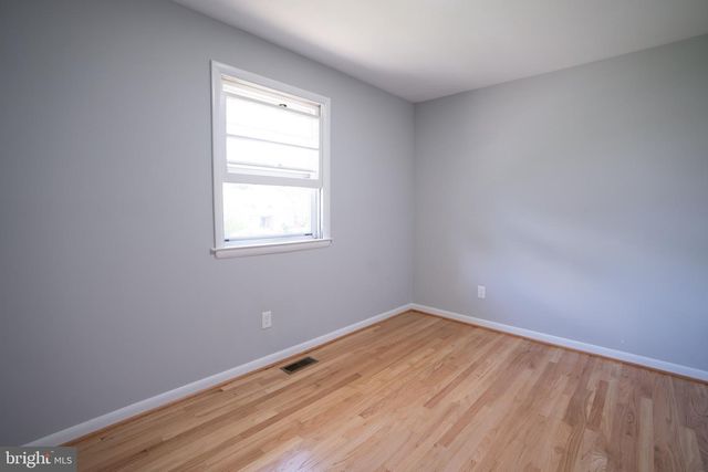 7005 BEACHMONT DR, Sykesville, MD 21784