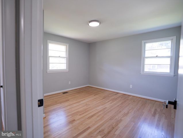 7005 BEACHMONT DR, Sykesville, MD 21784