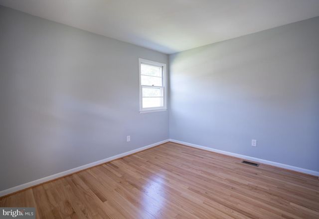 7005 BEACHMONT DR, Sykesville, MD 21784