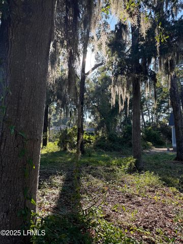 2214 Pigeon Point Road, Beaufort, SC 29902