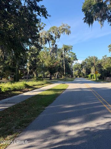 2214 Pigeon Point Road, Beaufort, SC 29902