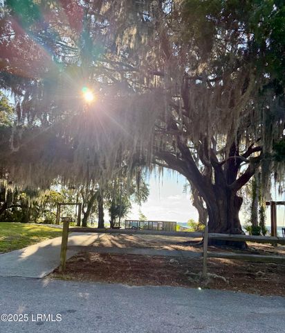 2214 Pigeon Point Road, Beaufort, SC 29902