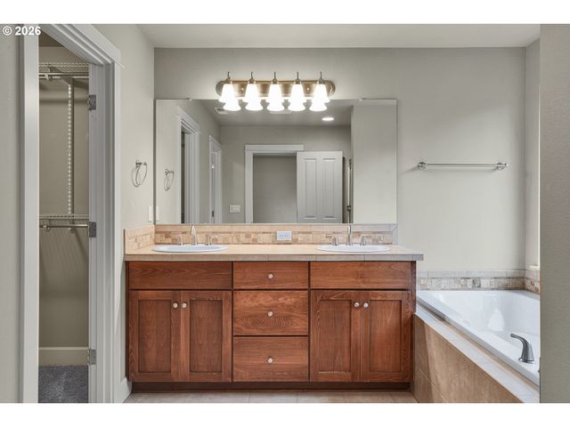 10767 Se TURNBERRY Loop, Happy Valley, OR 97086