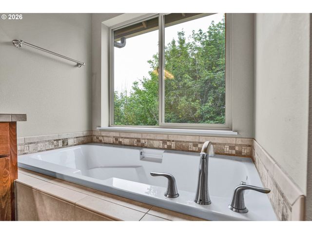 10767 Se TURNBERRY Loop, Happy Valley, OR 97086