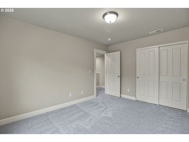 10767 Se TURNBERRY Loop, Happy Valley, OR 97086