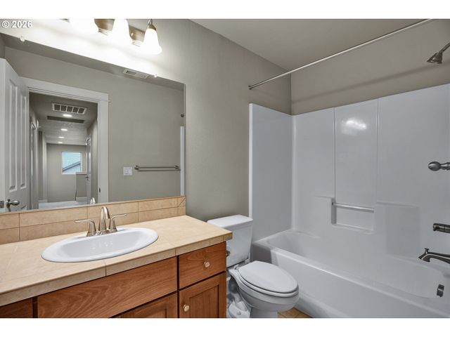 10767 Se TURNBERRY Loop, Happy Valley, OR 97086