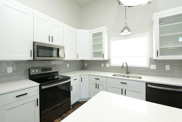 7421 18th Street S, Fargo, ND 58104