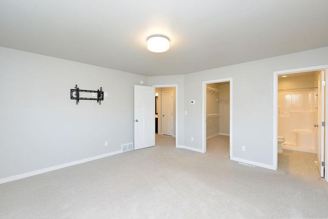 7421 18th Street S, Fargo, ND 58104