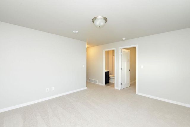 7421 18th Street S, Fargo, ND 58104