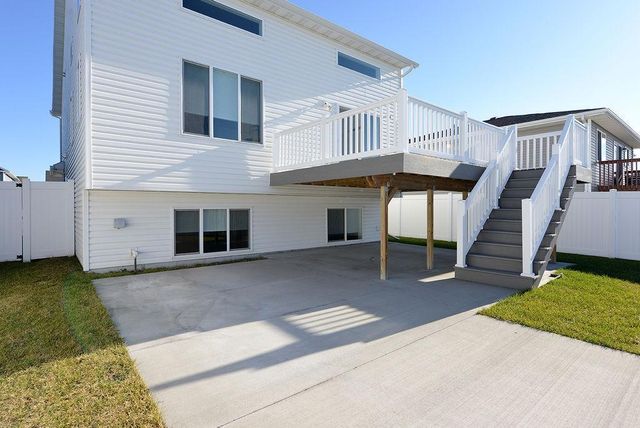 7421 18th Street S, Fargo, ND 58104