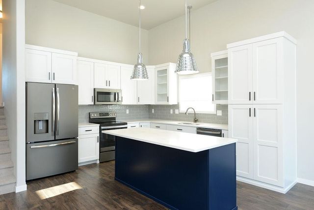 7421 18th Street S, Fargo, ND 58104