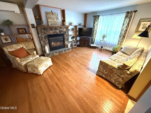 431 Melrose Valley Falls Road, Schaghticoke, NY 12121
