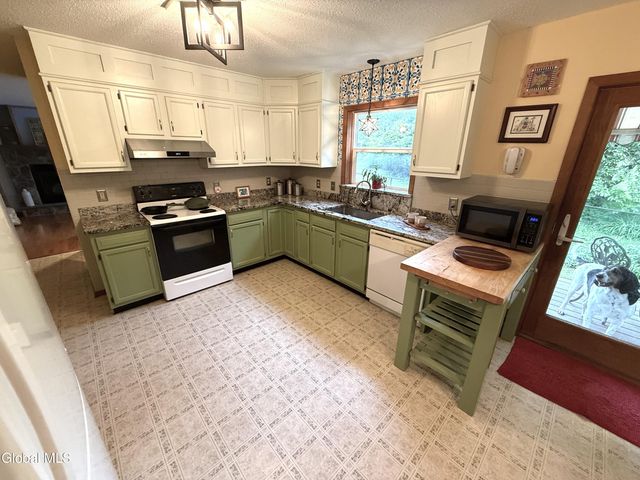 431 Melrose Valley Falls Road, Schaghticoke, NY 12121