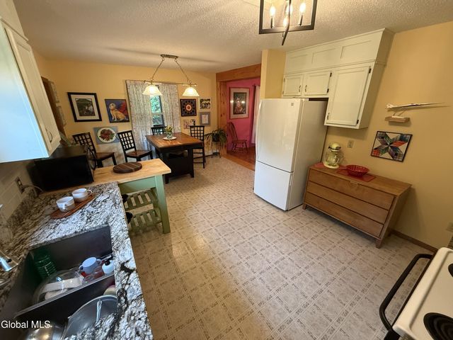 431 Melrose Valley Falls Road, Schaghticoke, NY 12121
