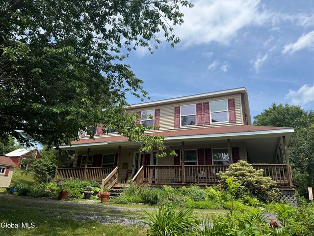 431 Melrose Valley Falls Road, Schaghticoke, NY 12121