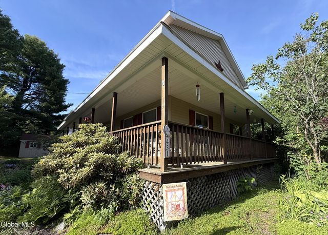 431 Melrose Valley Falls Road, Schaghticoke, NY 12121