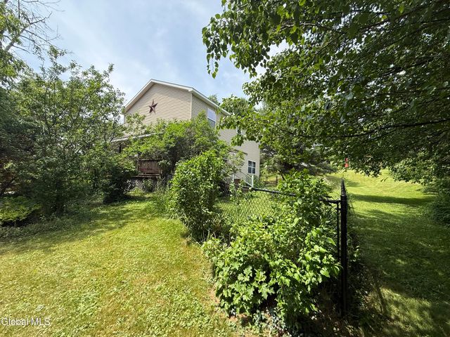 431 Melrose Valley Falls Road, Schaghticoke, NY 12121