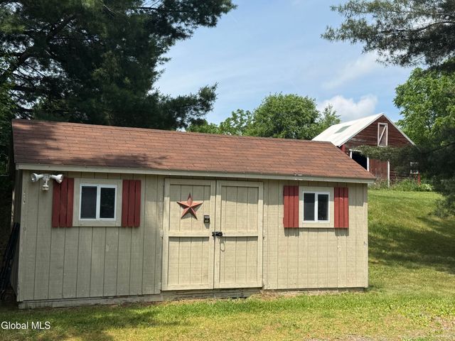431 Melrose Valley Falls Road, Schaghticoke, NY 12121