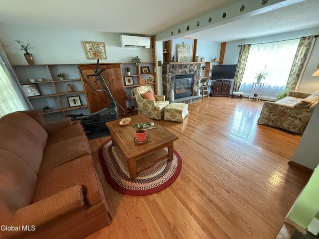 431 Melrose Valley Falls Road, Schaghticoke, NY 12121