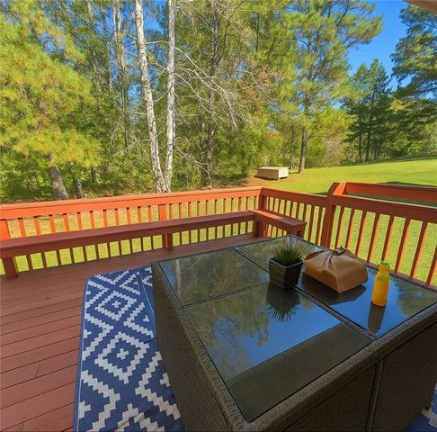 3325 Estate Lake Drive, Fairburn, GA 30213