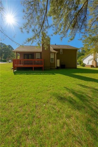 3325 Estate Lake Drive, Fairburn, GA 30213