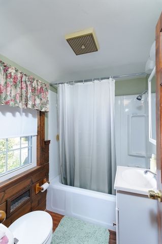 38 Meadowbrook Rd, Southbridge, MA 01550