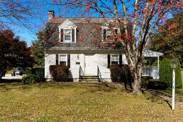 38 Meadowbrook Rd, Southbridge, MA 01550