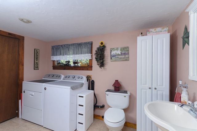 38 Meadowbrook Rd, Southbridge, MA 01550