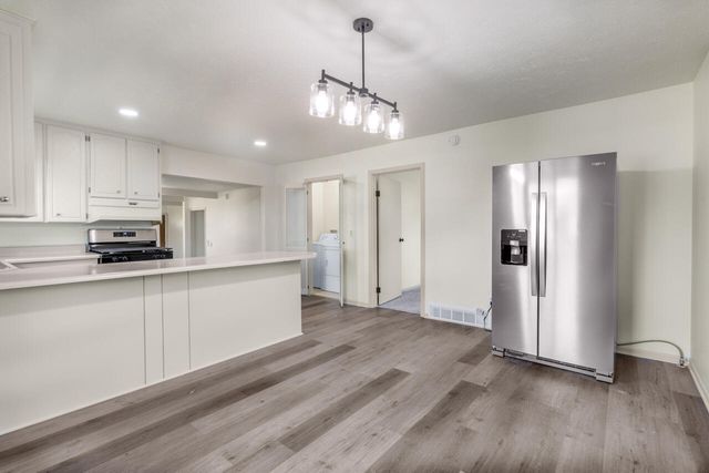 2008 AVENUE E, Council Bluffs, IA 51501