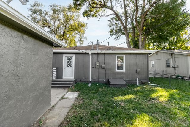 2008 AVENUE E, Council Bluffs, IA 51501