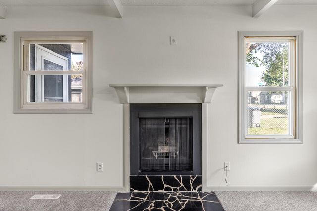 2008 AVENUE E, Council Bluffs, IA 51501