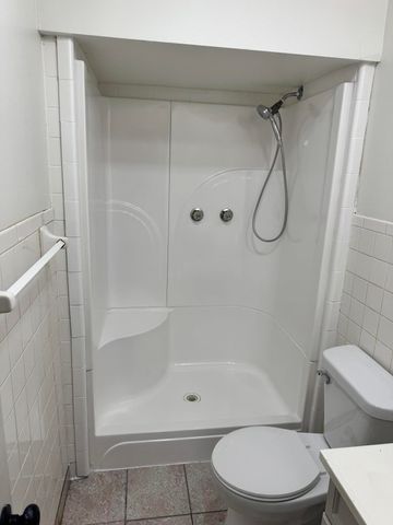 2008 AVENUE E, Council Bluffs, IA 51501